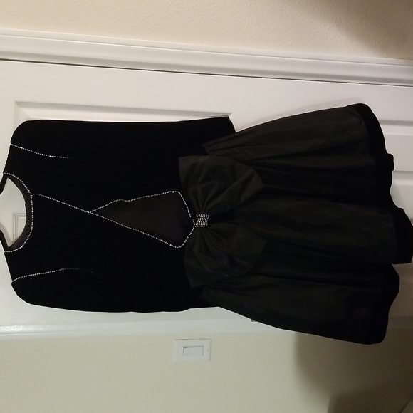 Black Velvet and Taffetta Cocktail Dress - Picture 2 of 7